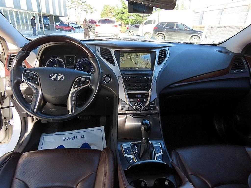 HYUNDAI Grandeur - Vista 7