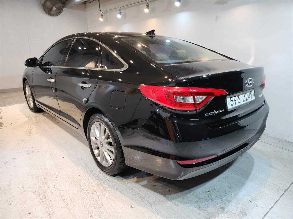 HYUNDAI Sonata - Vista 4