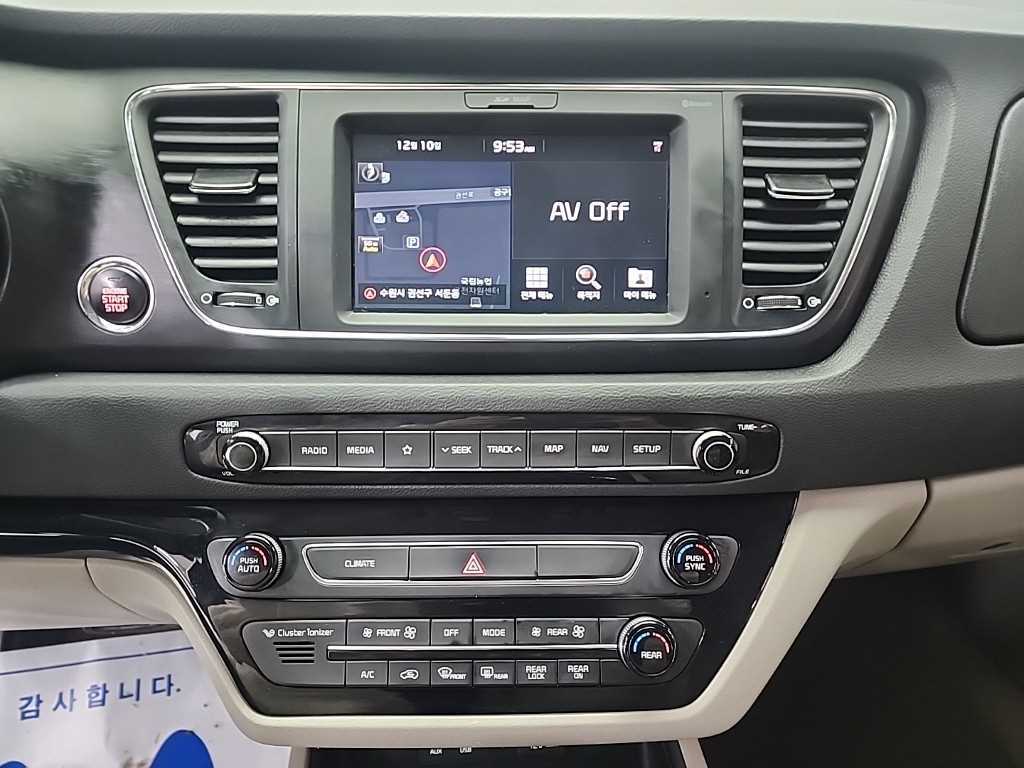 KIA Carnival - Vista 10