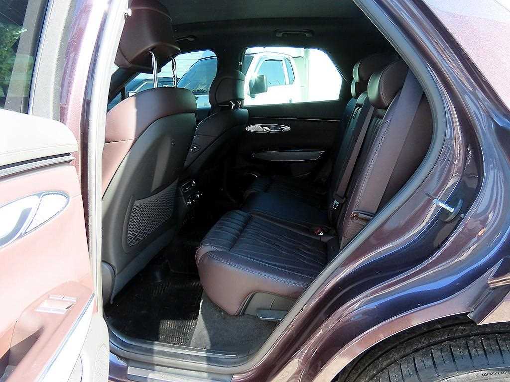 Genesis GV70 - Vista 6