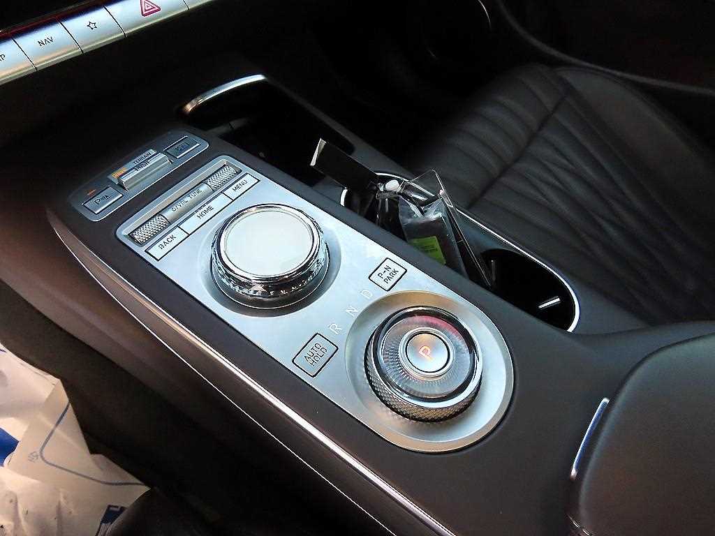 Genesis GV70 - Vista 11