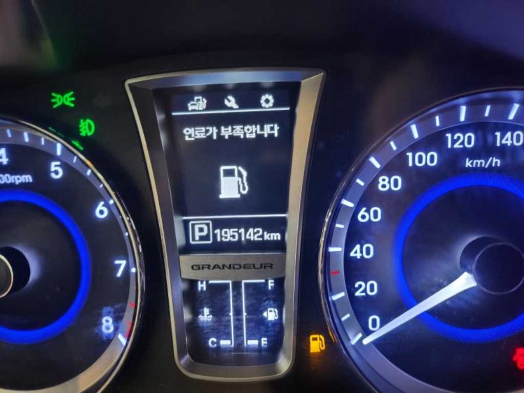 HYUNDAI Grandeur - Vista 12