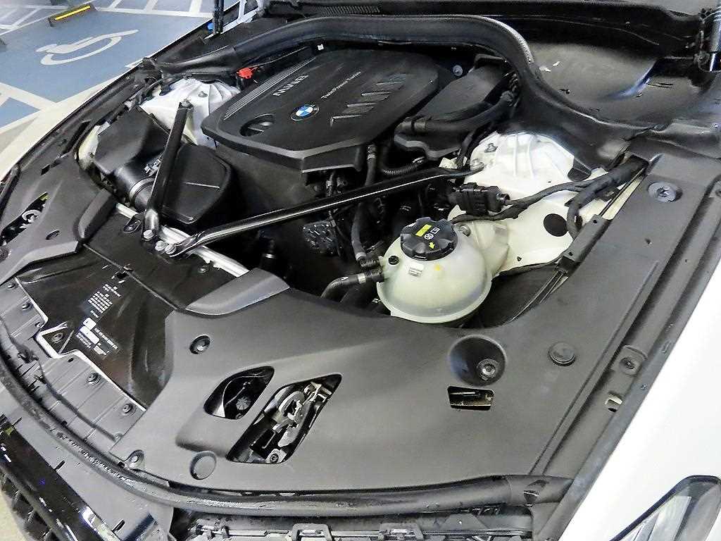 BMW 5 Series 2018 Blanco - Importación desde Corea - HF Imports Iquique - Foto 19