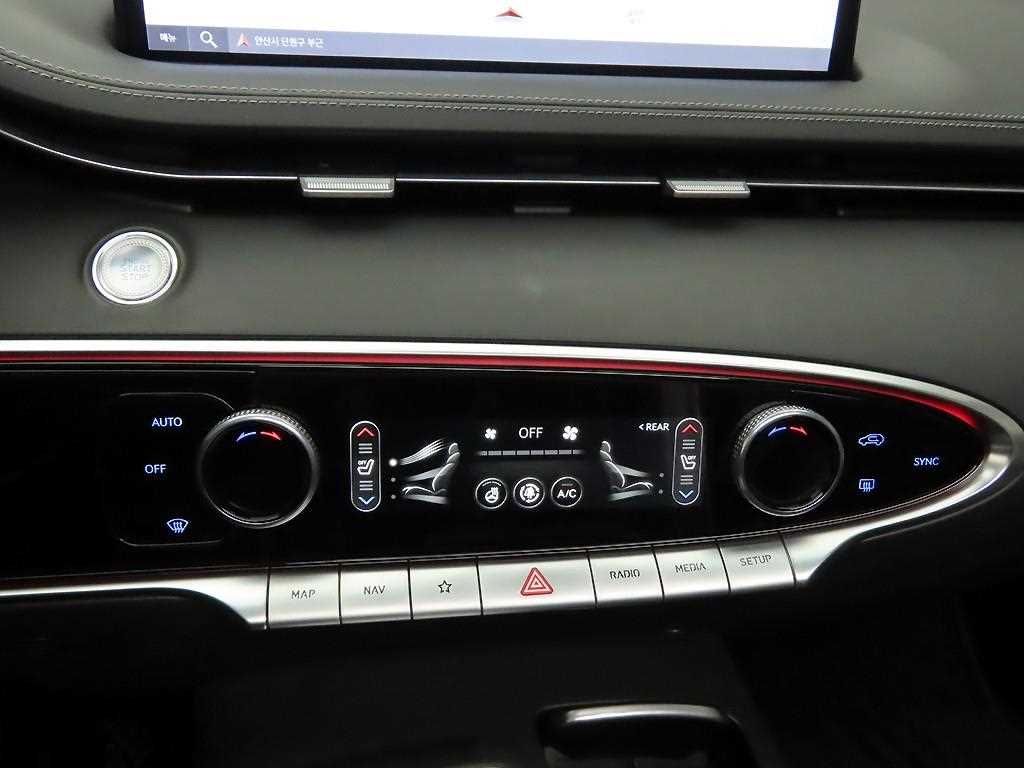 Genesis GV70 - Vista 9