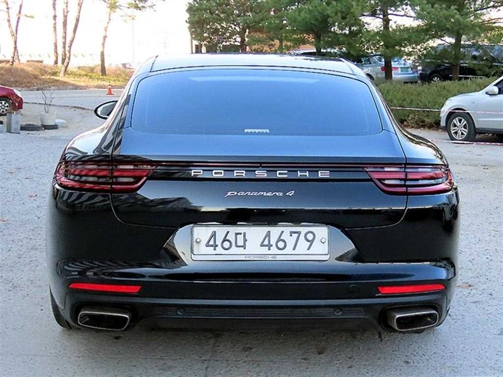 Porsche Panamera - Vista 4