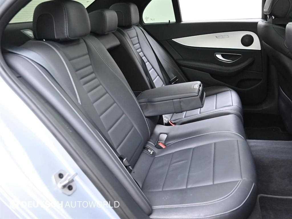 Mercedes Benz E class - Vista 12