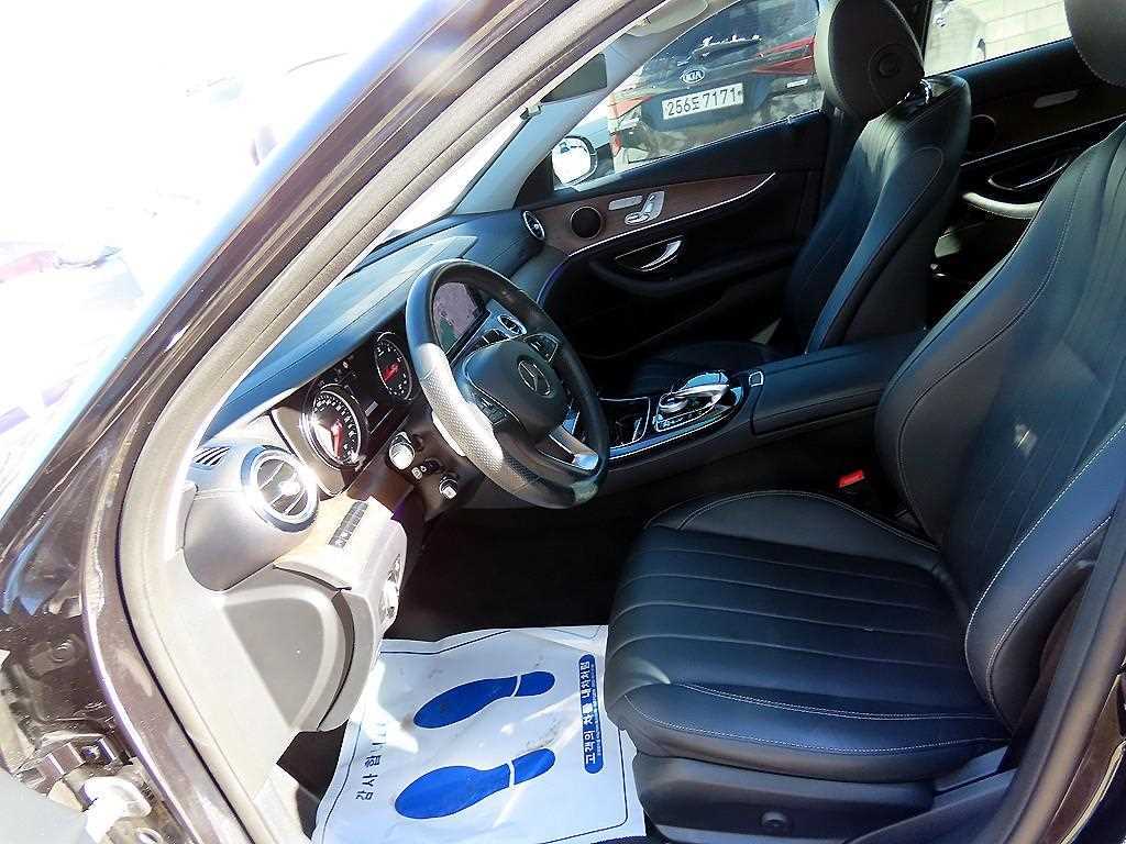 Mercedes Benz E class - Vista 5