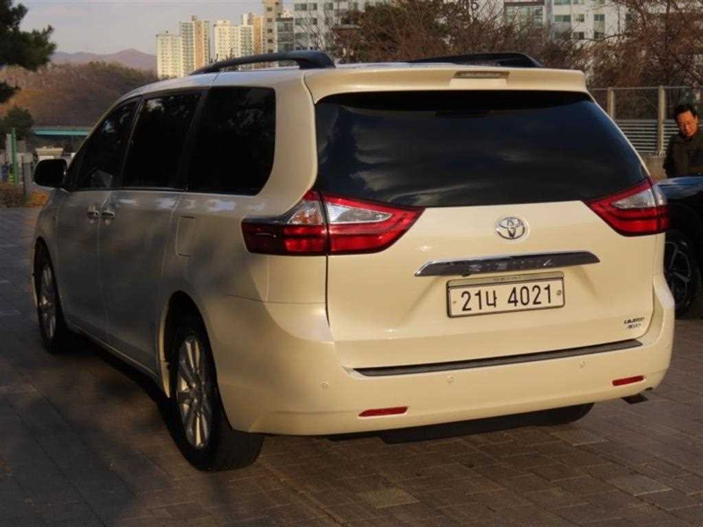 Toyota Siena - Vista 4