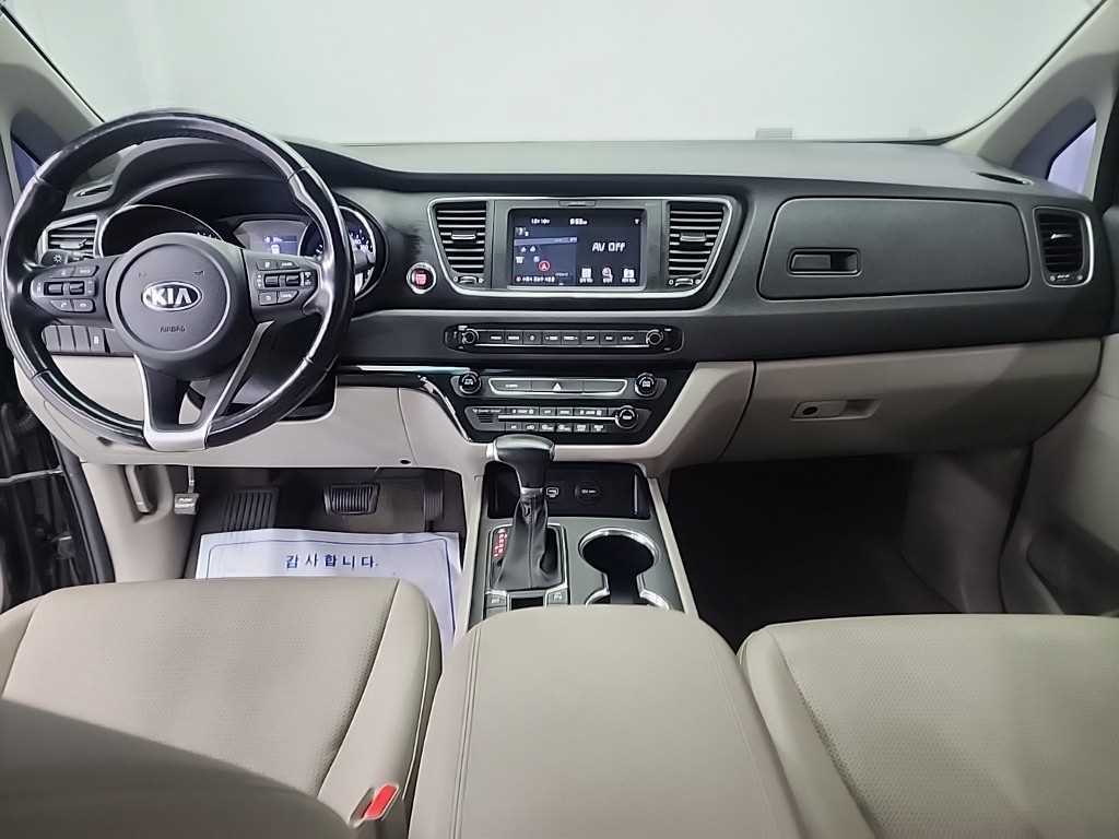 KIA Carnival - Vista 7