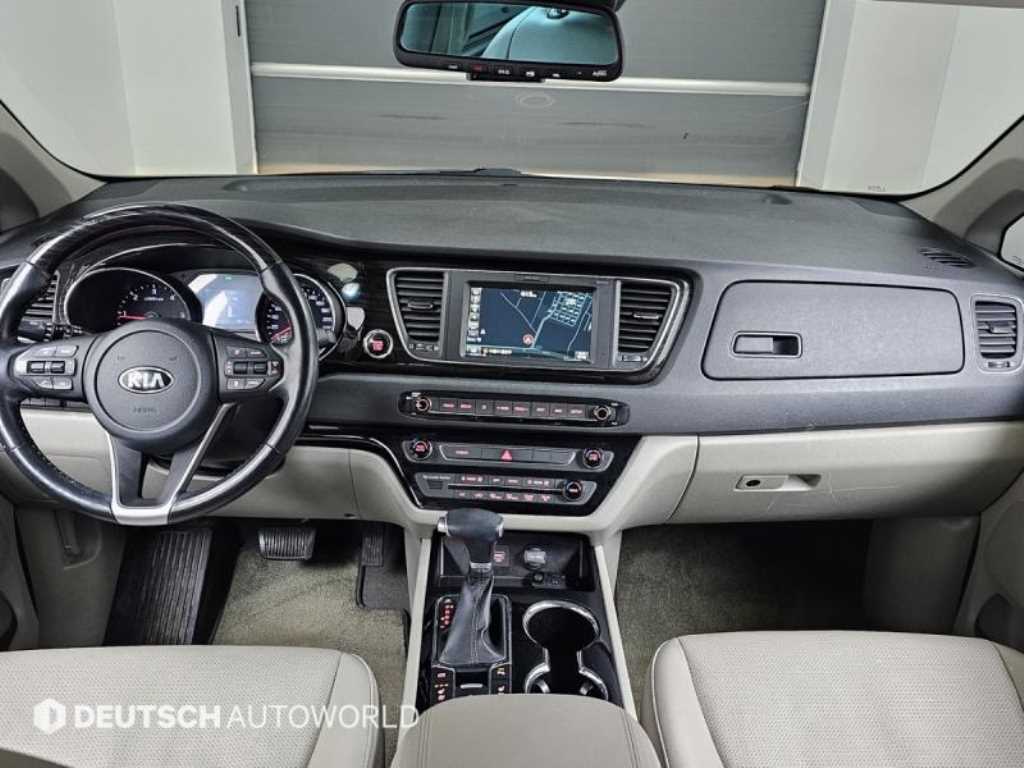 KIA Carnival - Vista 8