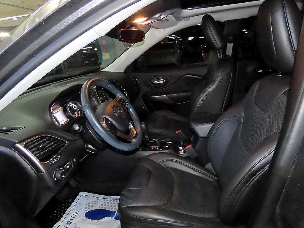 Jeep Cherokee - Vista 6