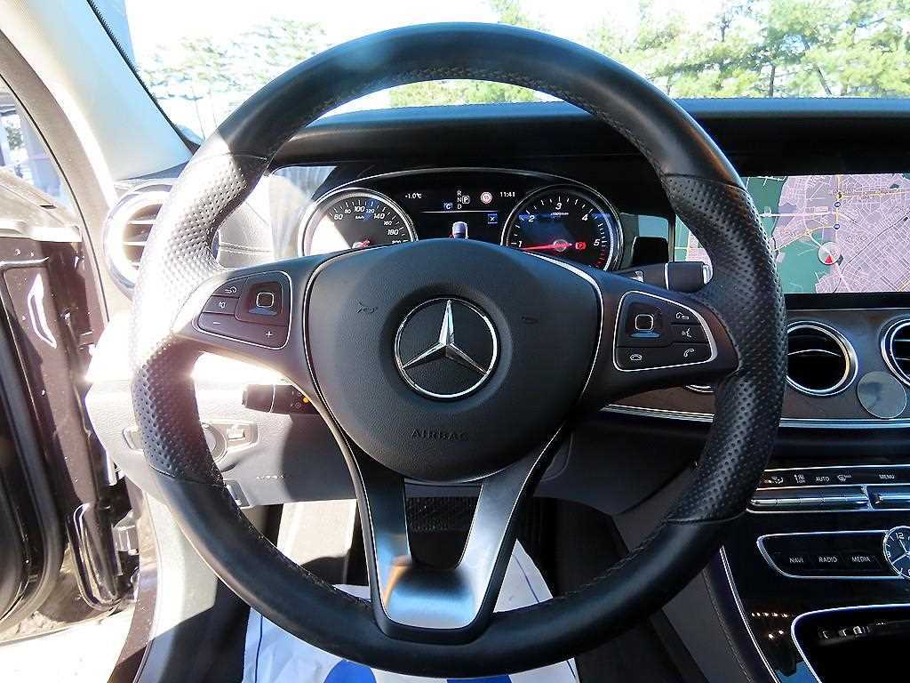 Mercedes Benz E class - Vista 8