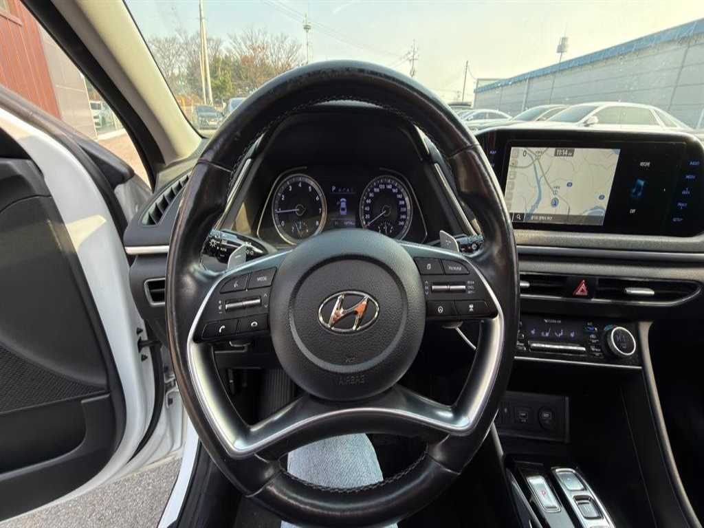 HYUNDAI Sonata - Vista 8