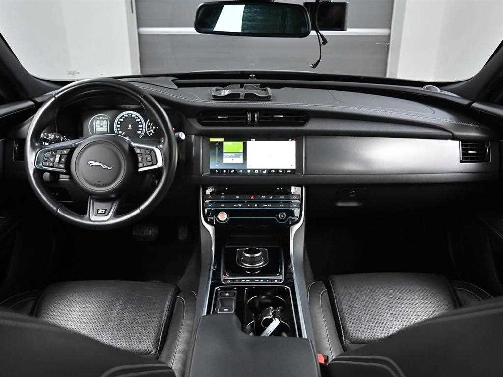 Jaguar XF - Vista 7