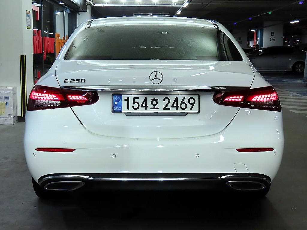 Mercedes Benz E class - Vista 5