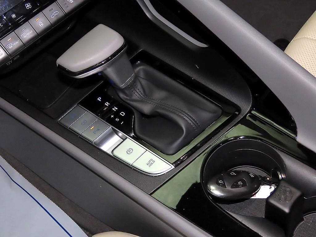 HYUNDAI Avante - Vista 12