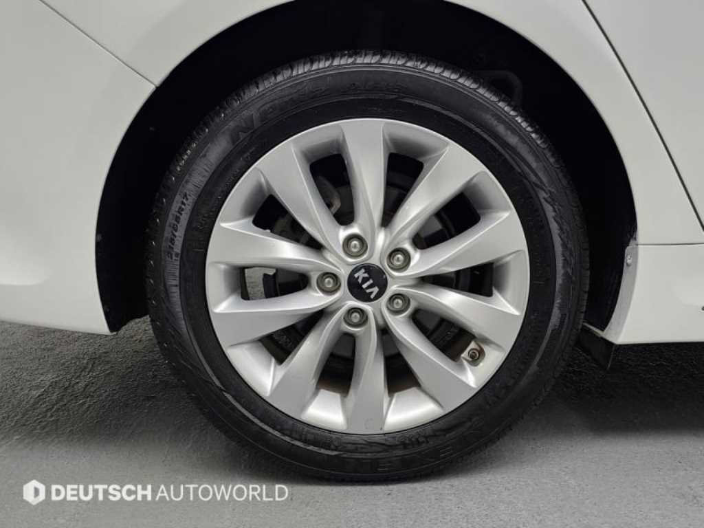 KIA K5 - Vista 5