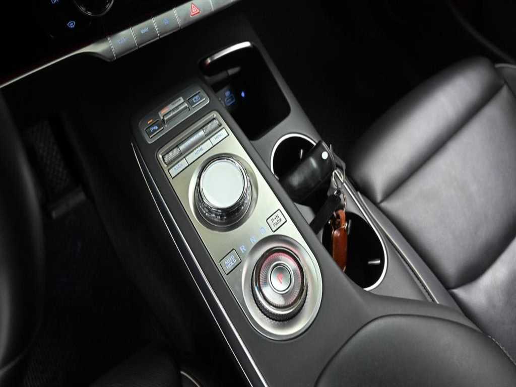 Genesis GV70 - Vista 9