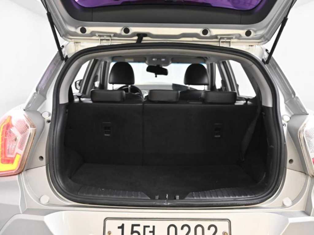 Ssangyong Tivoli 2016 Plateado - Importación desde Corea - HF Imports Iquique - Foto 19