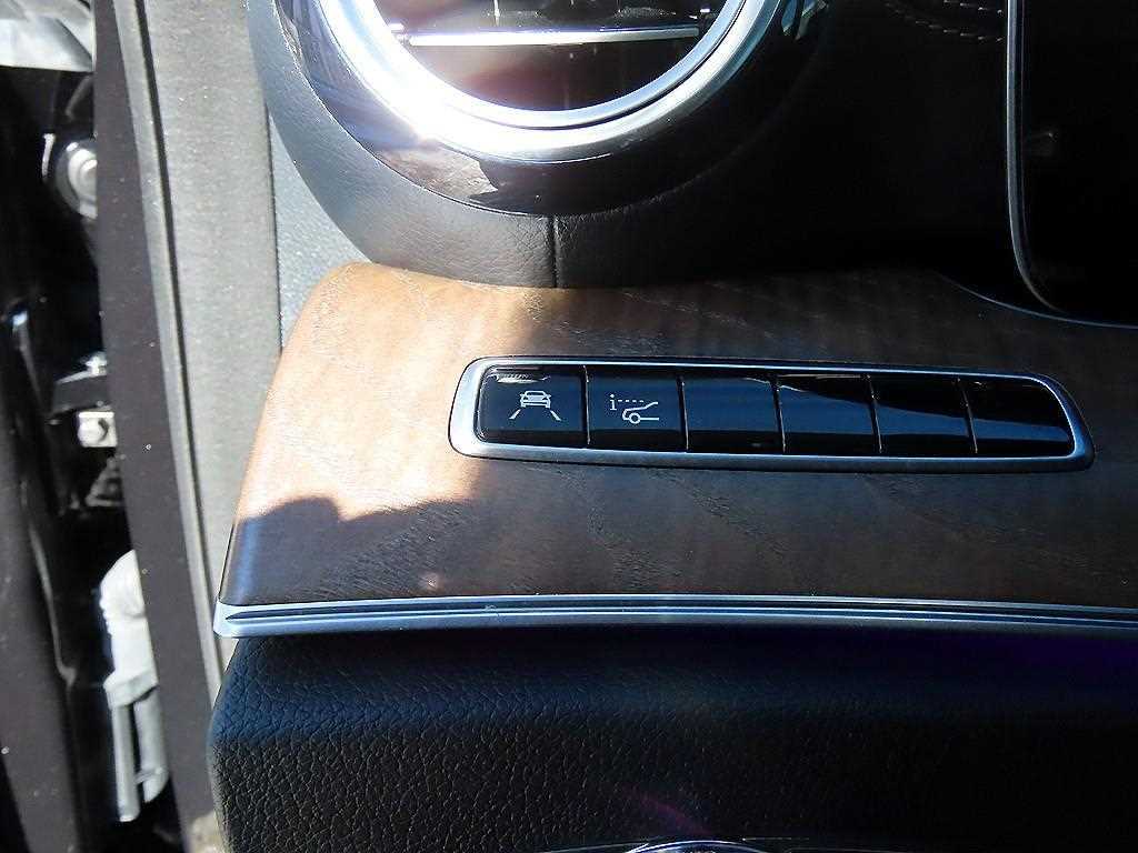 Mercedes Benz E class - Vista 12