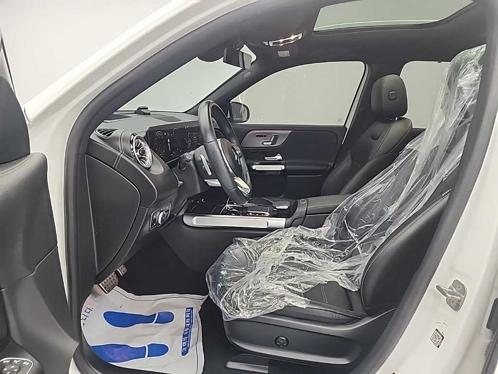 Mercedes Benz EQB - Vista 11