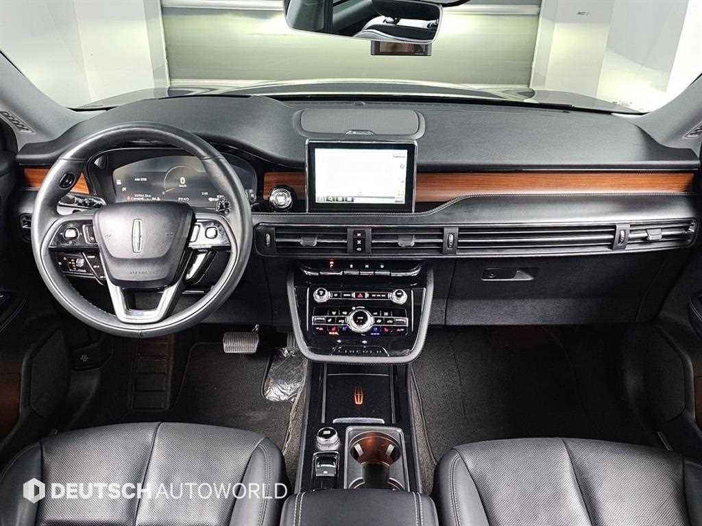 Lincoln Corsair - Vista 7