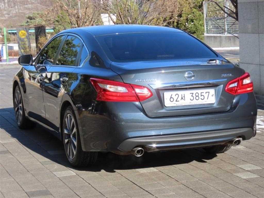 Nissan Altima - Vista 4