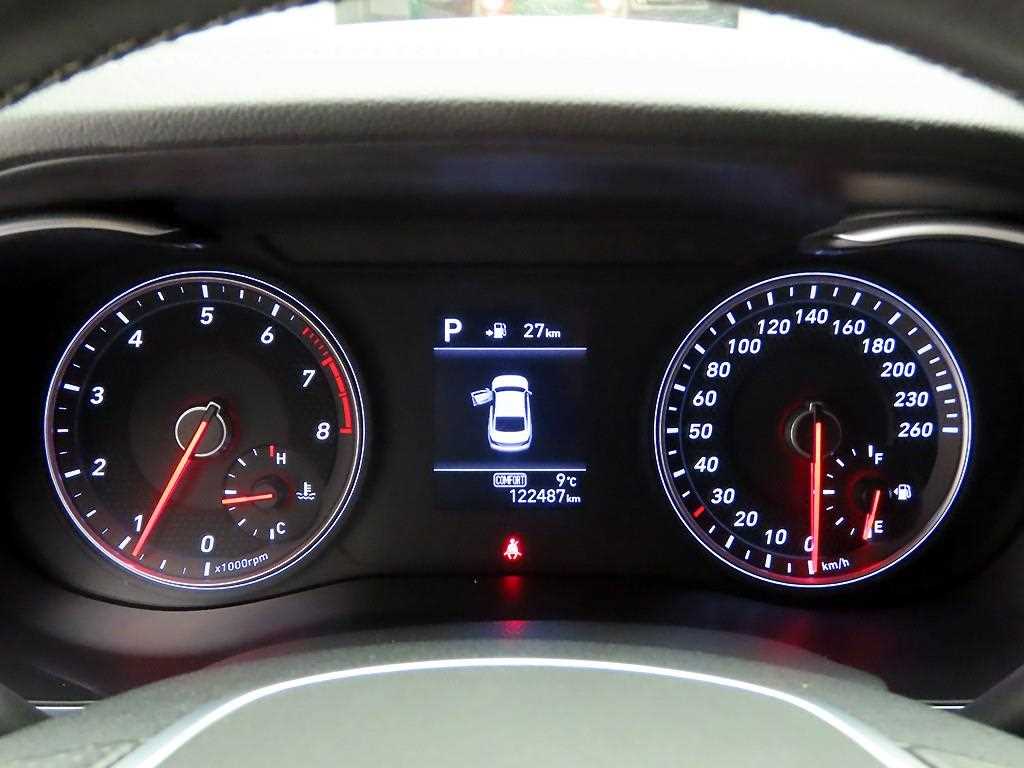 Genesis G70 - Vista 6