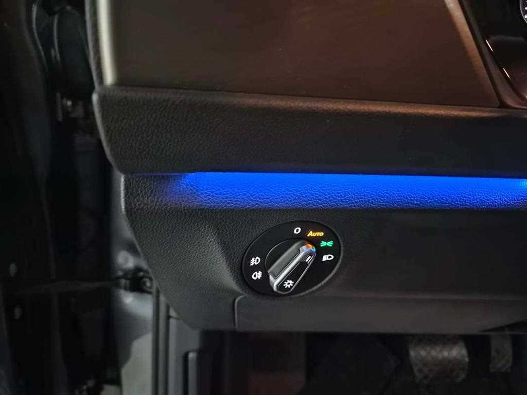 Volkswagen Jetta - Vista 12