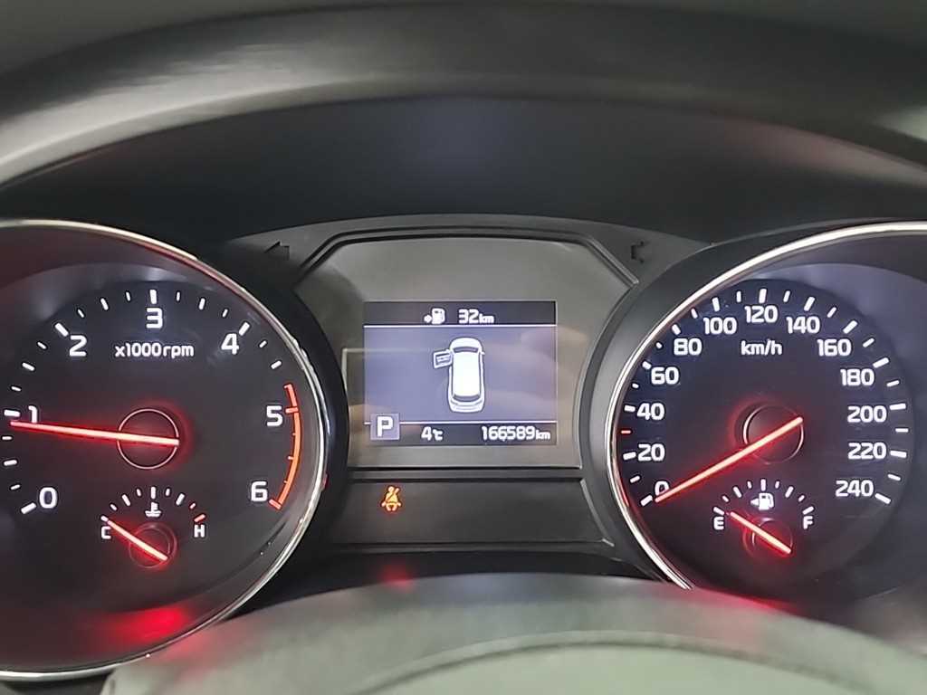 KIA Carnival - Vista 6