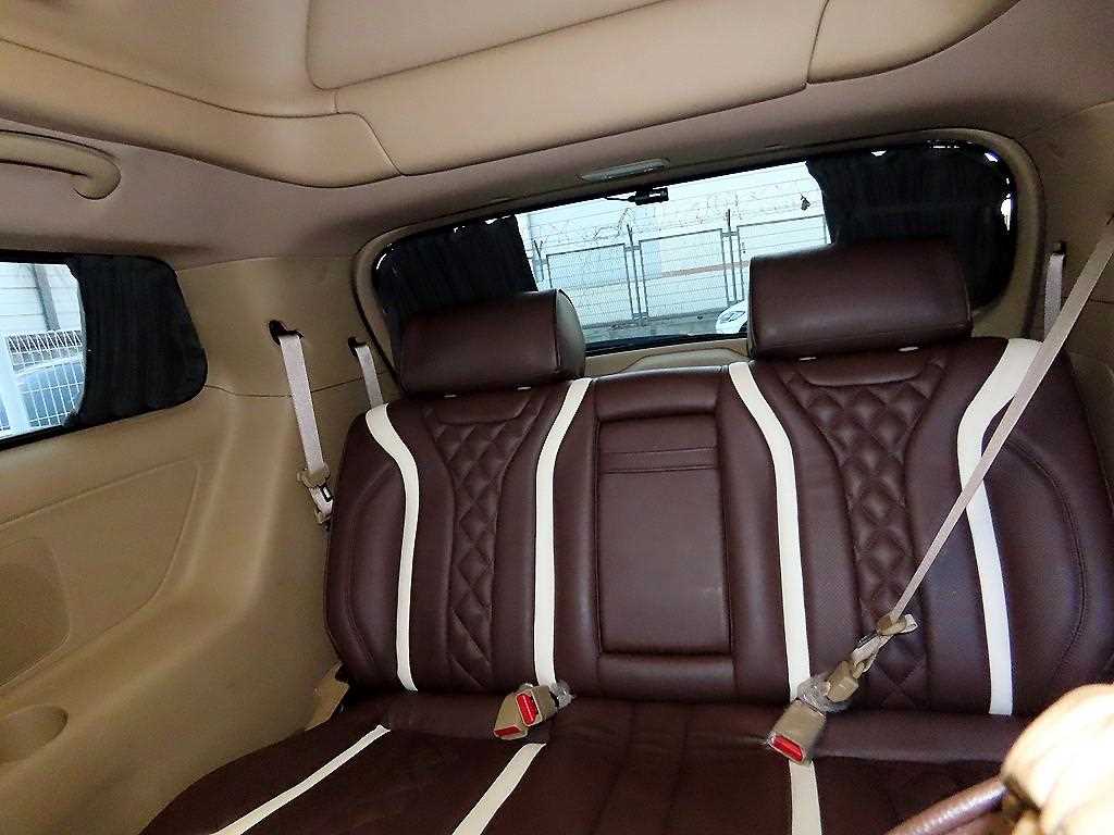 KIA Carnival - Vista 7