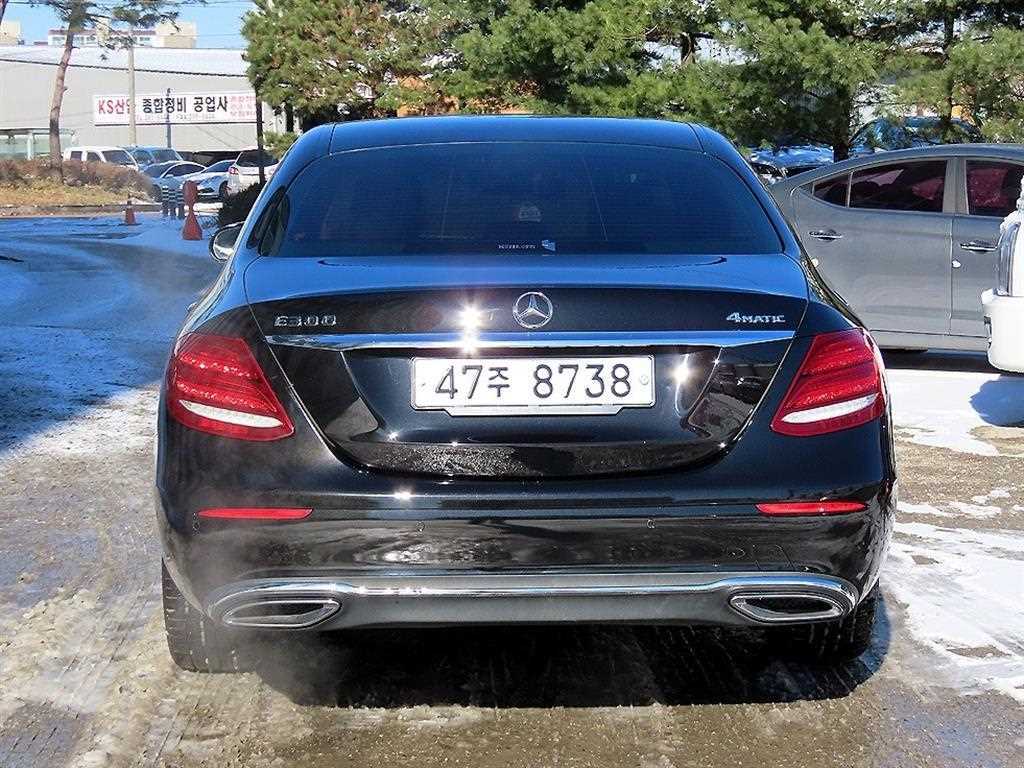 Mercedes Benz E class - Vista 4