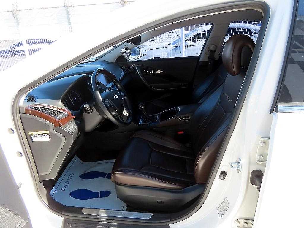 HYUNDAI Grandeur - Vista 5