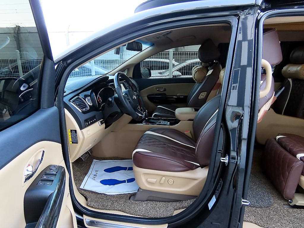 KIA Carnival - Vista 5