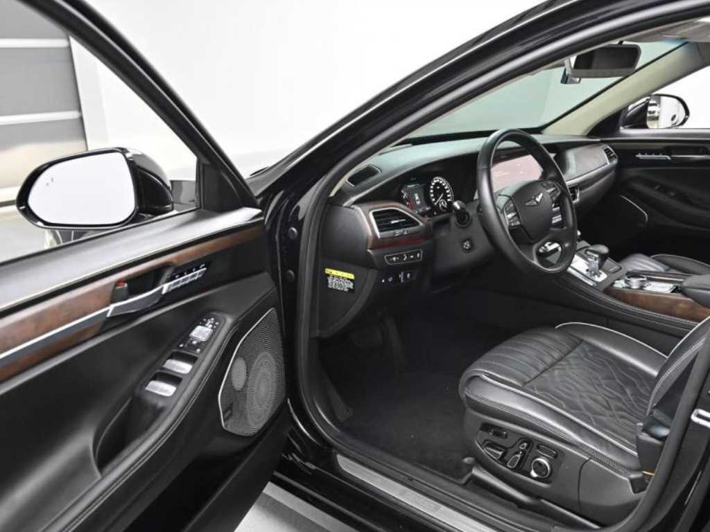 Genesis G90 - Vista 11