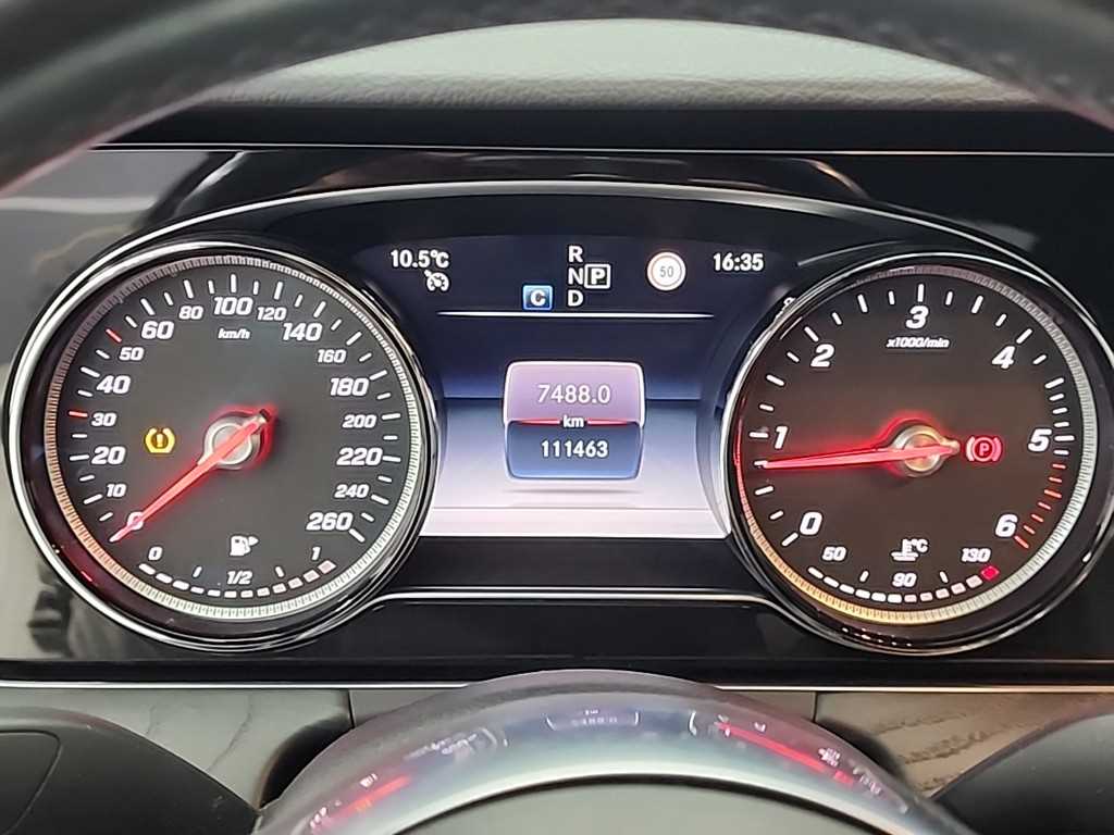 Mercedes Benz E class - Vista 6