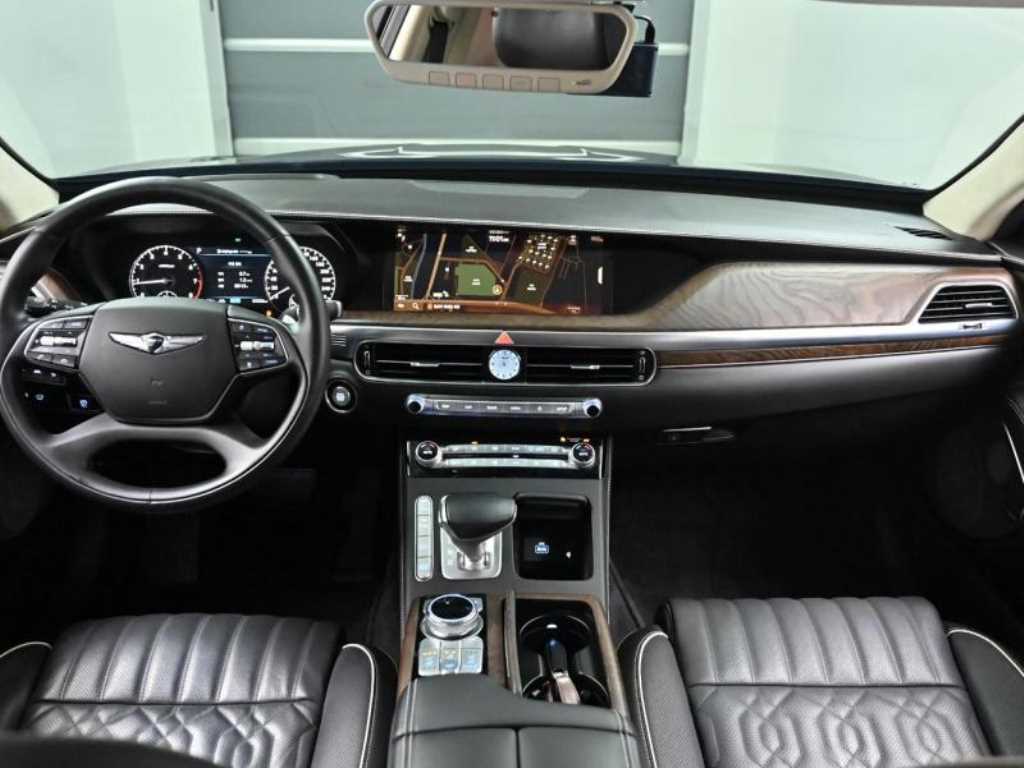 Genesis G90 - Vista 7