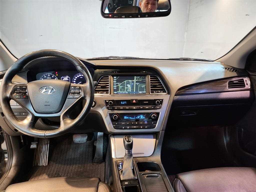 HYUNDAI Sonata - Vista 8