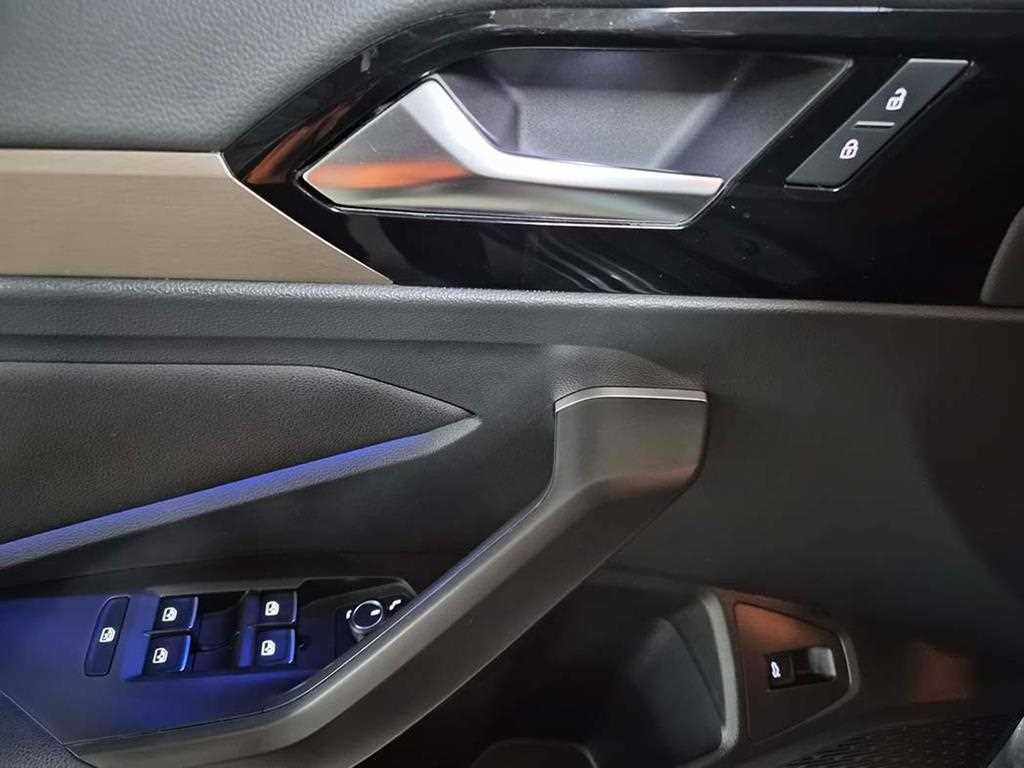 Volkswagen Jetta - Vista 11