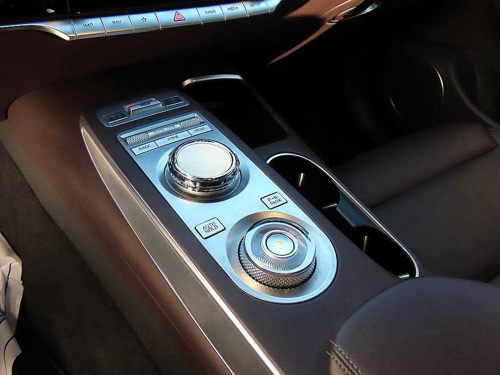 Genesis GV70 - Vista 11