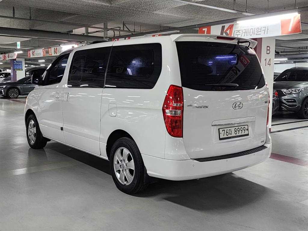 HYUNDAI Starex - Vista 6