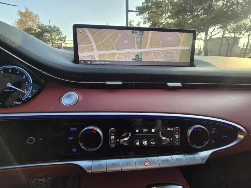 Genesis GV70 - Vista 11