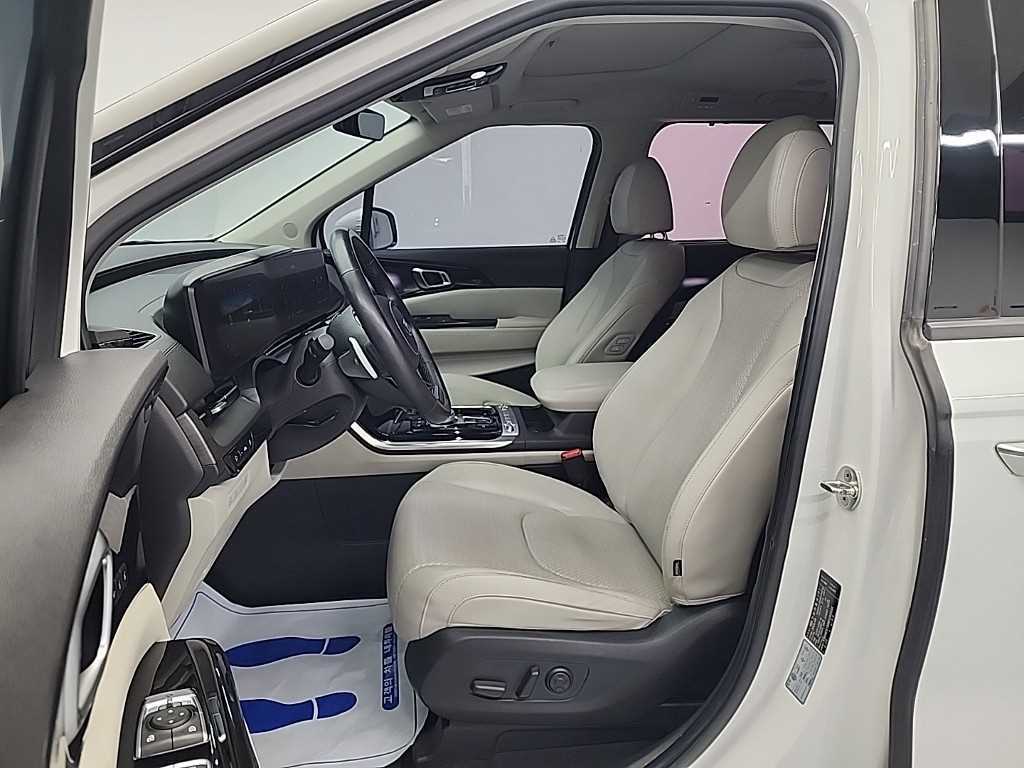 KIA Carnival - Vista 11