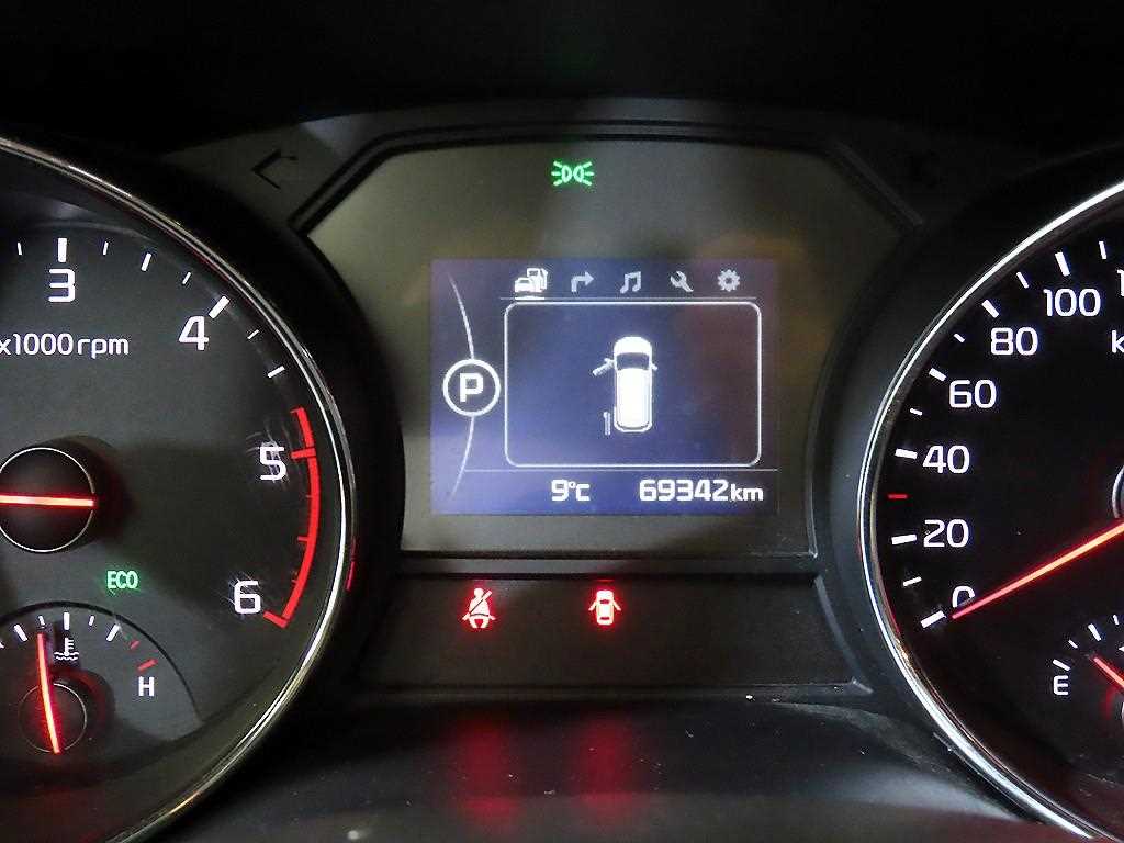 KIA Carnival - Vista 9