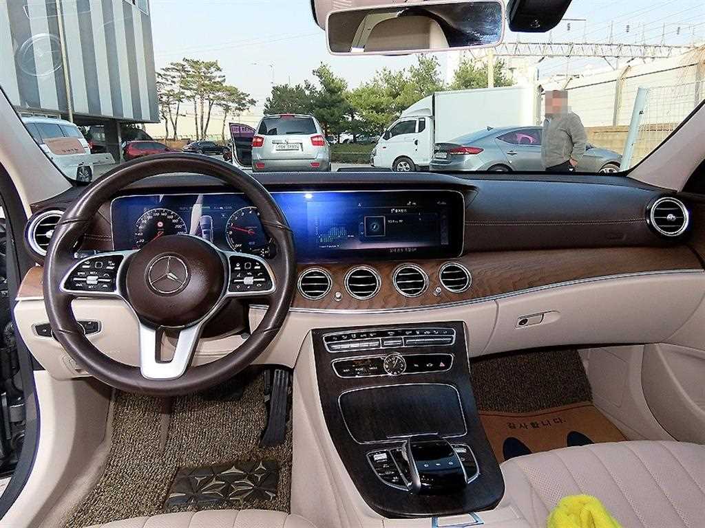 Mercedes Benz E class - Vista 7