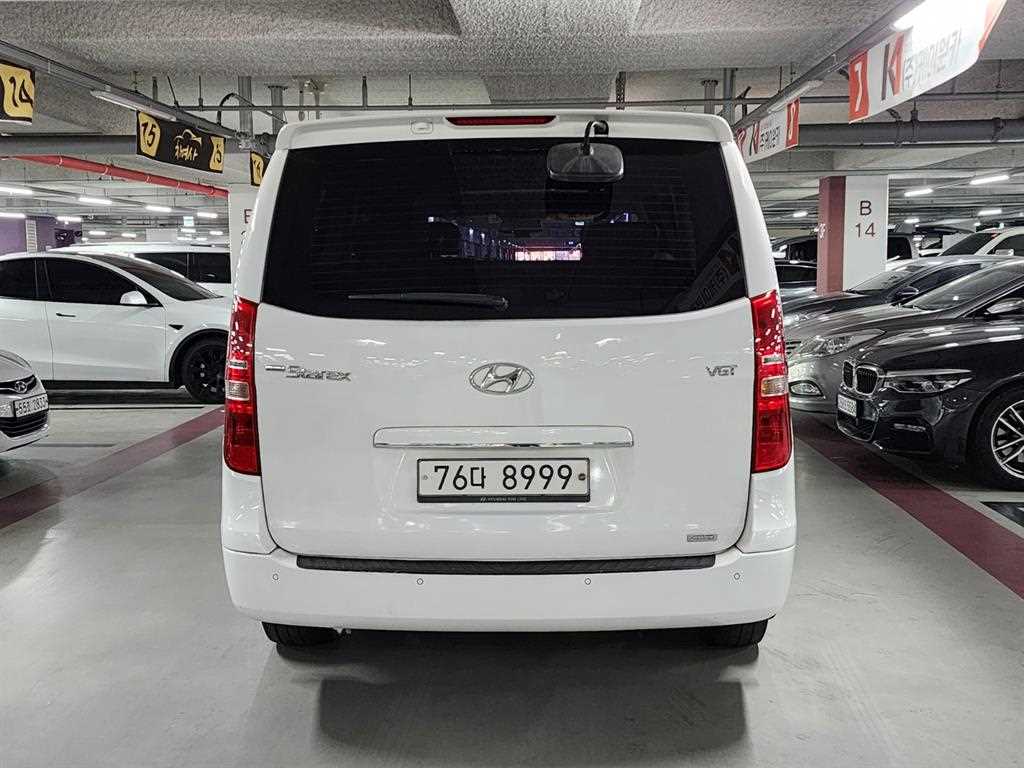 HYUNDAI Starex - Vista 5