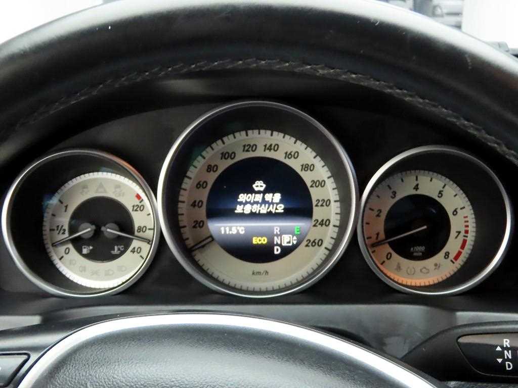 Mercedes Benz E class - Vista 6