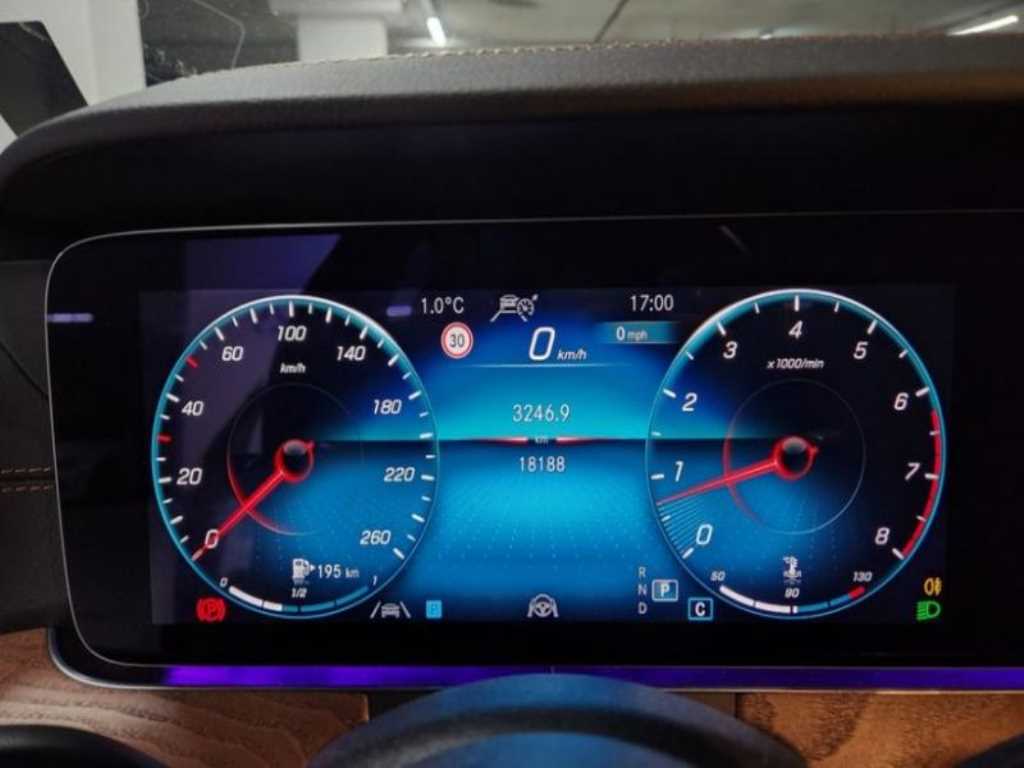 Mercedes Benz E class - Vista 9