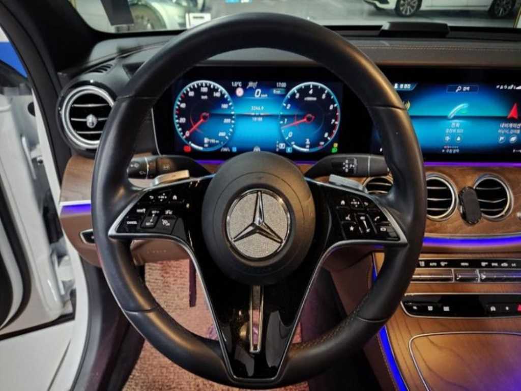 Mercedes Benz E class - Vista 10