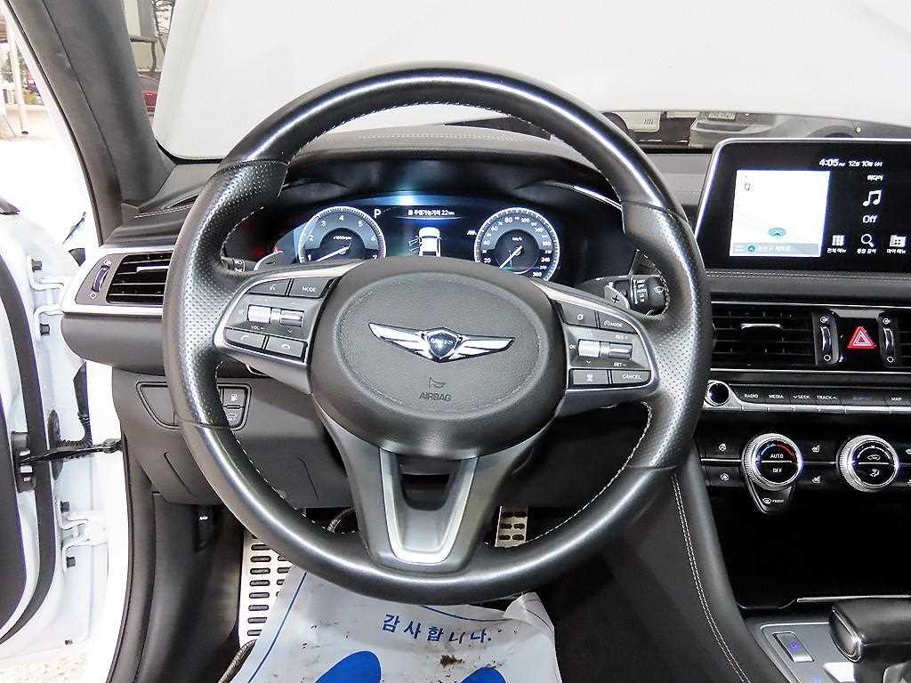 Genesis G70 - Vista 8